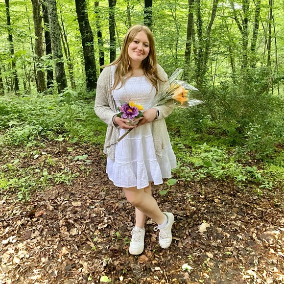 Meet your Posher, Danielle - Picture 3 of 3